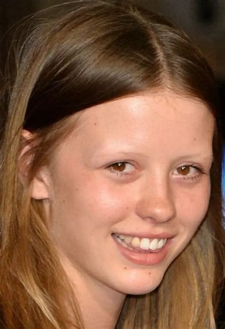 Mia Goth AlloCin&eacute;