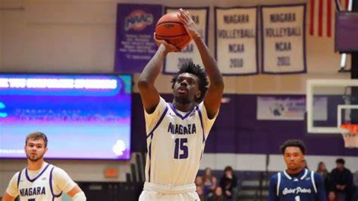 Obeng-Mensah leads Niagara against Manhattan after 20-point showing