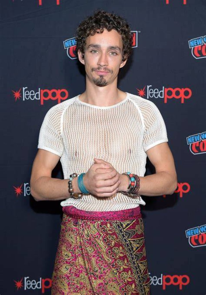 Robert Sheehan reveals how 'Umbrella Academy's Number 4 was rewritten as queer Attitude